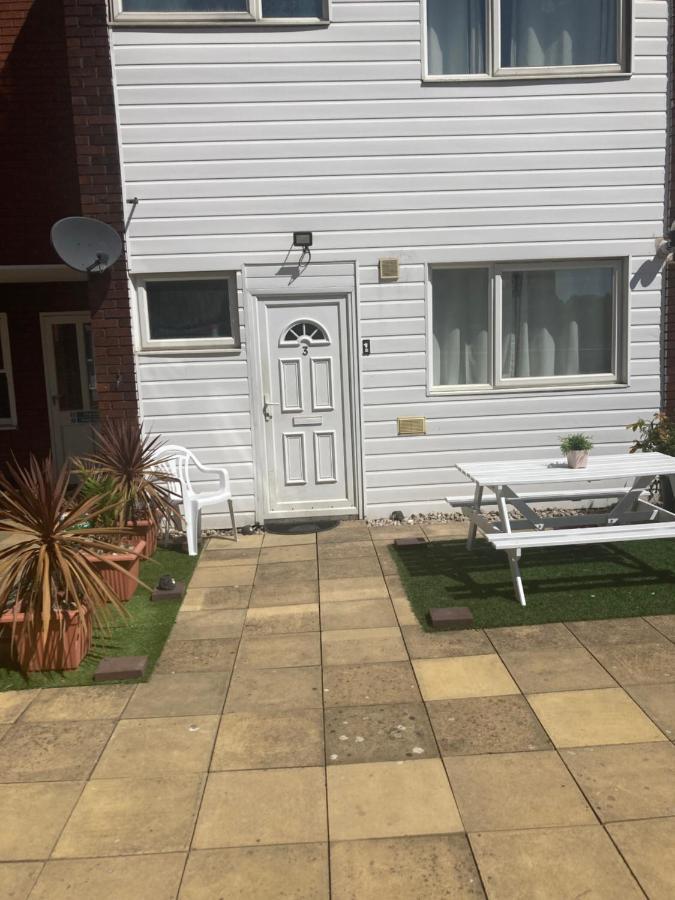 6 Bed House 3 Bathrooms Good Transport Links To London, Free Parking Exterior photo