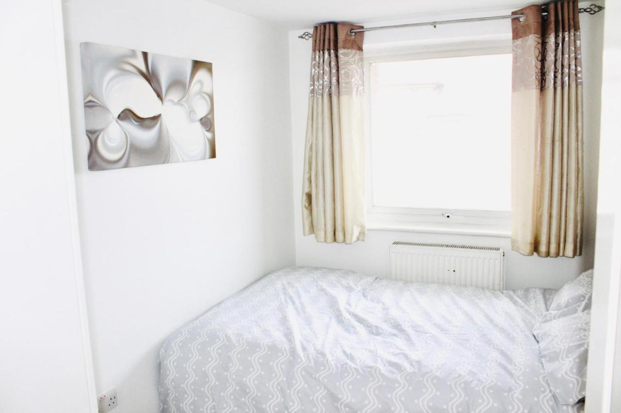 6 Bed House 3 Bathrooms Good Transport Links To London, Free Parking Exterior photo