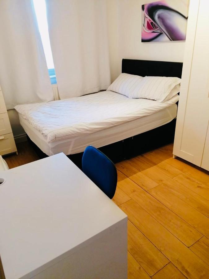 6 Bed House 3 Bathrooms Good Transport Links To London, Free Parking Exterior photo