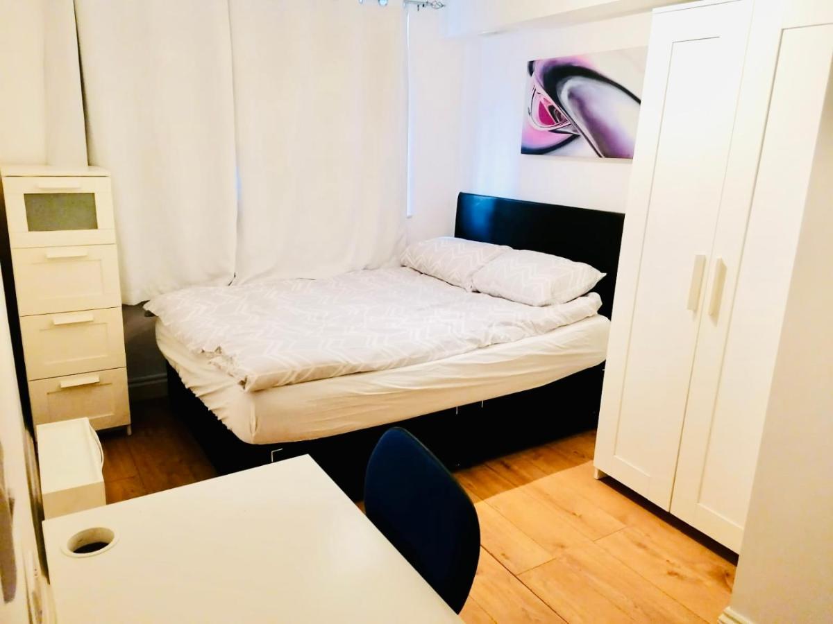 6 Bed House 3 Bathrooms Good Transport Links To London, Free Parking Exterior photo