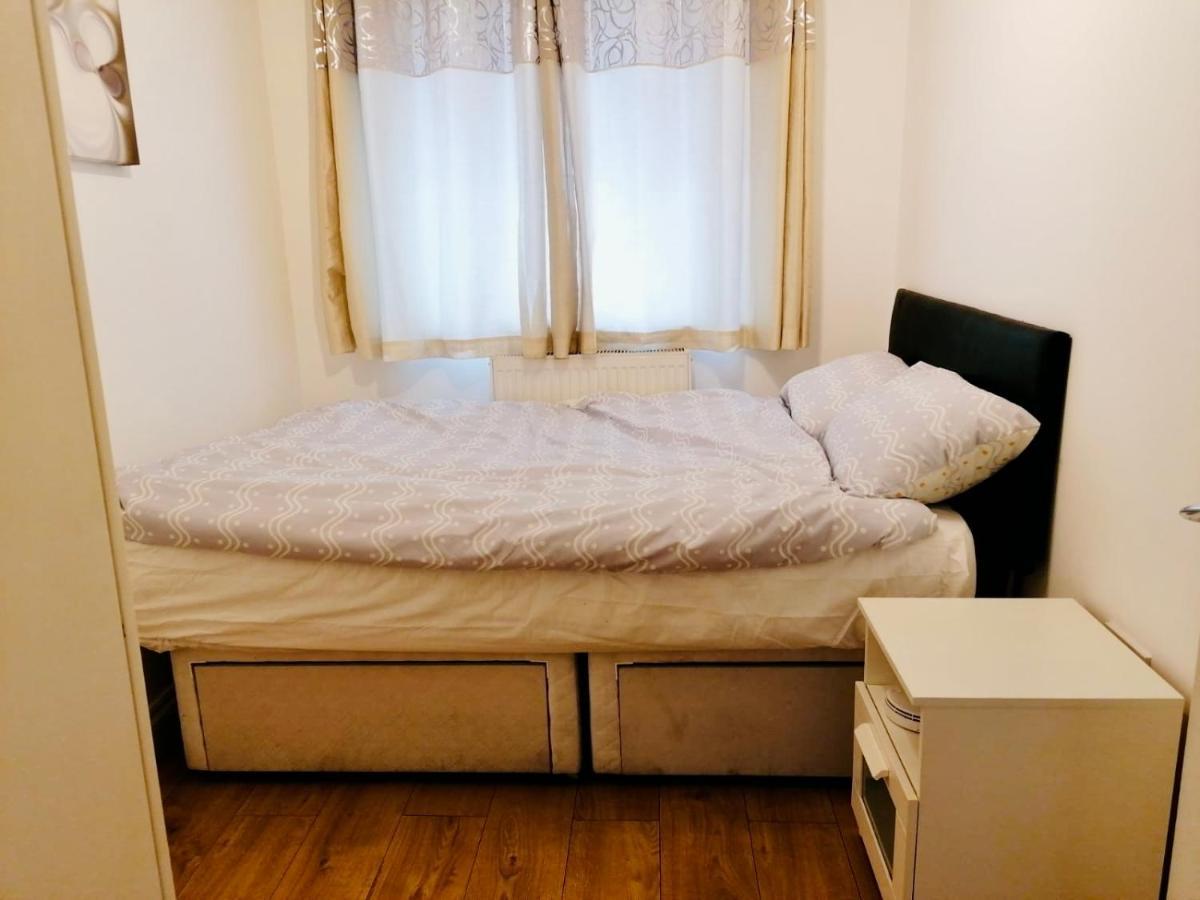 6 Bed House 3 Bathrooms Good Transport Links To London, Free Parking Exterior photo